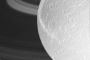 Кислород окутывает ледяной спутник Сатурна