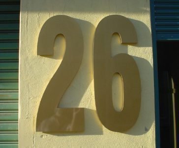 Число 26 на доме