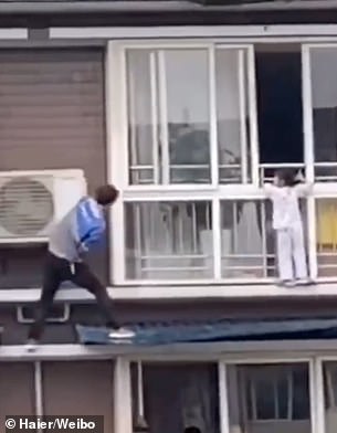 The service engineer then climbed onto the building’s façade through the window of the resident living on the floor below