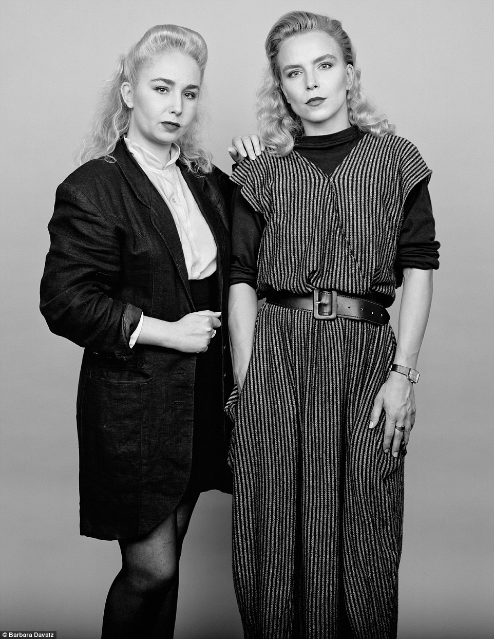 In 1988, Lili and Franciska both wear baggy clothing, with Lili wearing a long blazer and Franciska wearing a jumpsuit with a top underneath