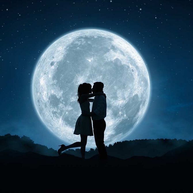 полнолуние, поцелуи под луной